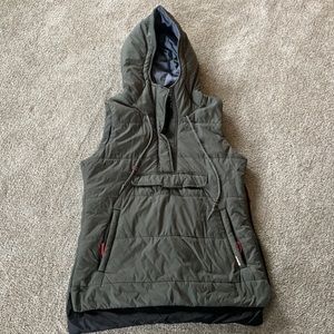 Holden pullover vest
